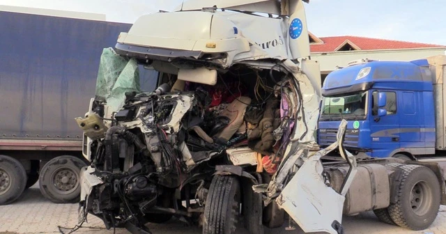 Konya’da iki tır çarpıştı: 1 ölü