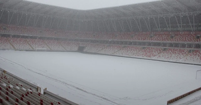 Kupa maçının oynanacağı stadyumda 30 cm kar var