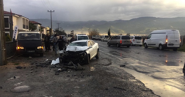 Kuşadası’nda trafik kazası: 1’i ağır 5 yaralı