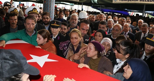 Mersinli şehit annesi, evladını asker selamı ile uğurladı