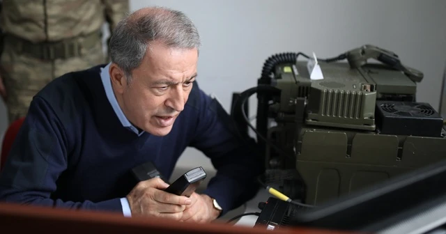 Bakan Akar'dan İdlib’de görevli askerlere telsizden mesaj