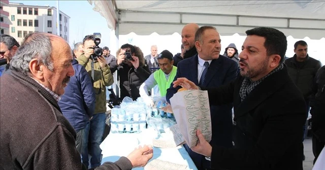 Nevşehir Belediye Başkanı Arı kazandığı tazminatlarla kavurma dağıttı