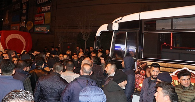 Nevşehir’de vatandaşlar Mehmetçikler için toplandı