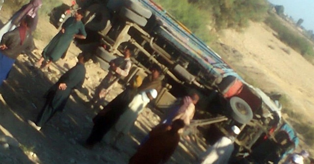 Pakistan&#039;da düğün otobüsü devrildi: 11 ölü, 20&#039;den fazla yaralı