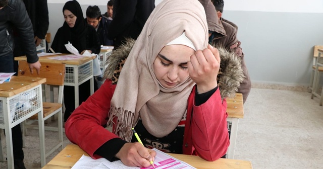 Resualayn ve Tel Abyad’ta öğrenciler üniversite sınavına girdi
