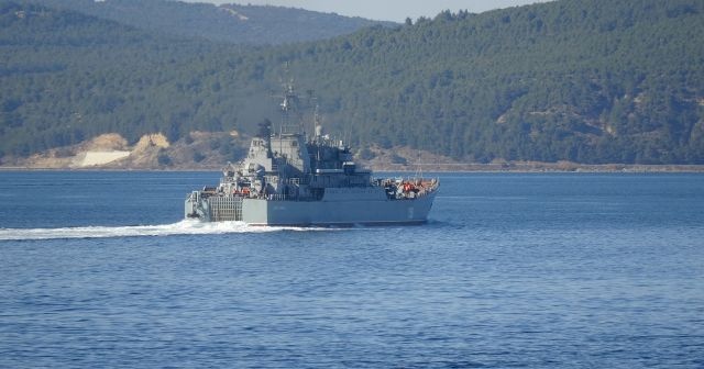 Rus savaş gemisi Çanakkale Boğazı’ndan geçti