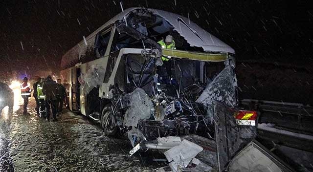 Samsun&#039;da yolcu otobüsü kamyonla çarpıştı: 1 ölü, 1 yaralı