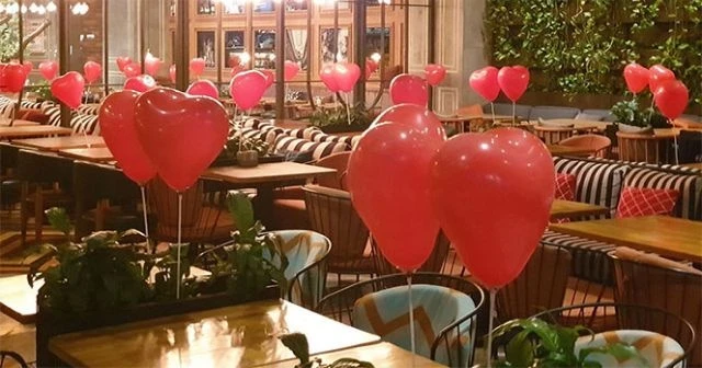 Sevgililer Günü'nde 14 çifte yemek ödülü