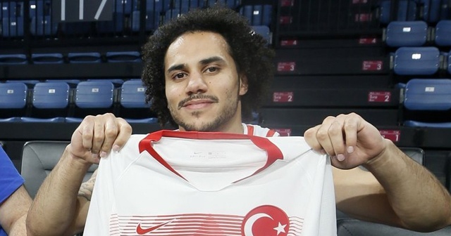 Shane Larkin&#039;in Türk vatandaşlığı işlemleri tamamlandı