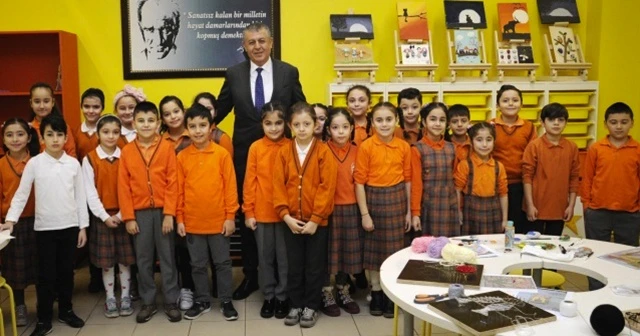 Şirket çalışanları birleşti, öğrencilere nitelikli atölyeler kurdu