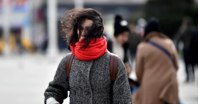 Taksim’de lodos hayatı olumsuz etkiliyor