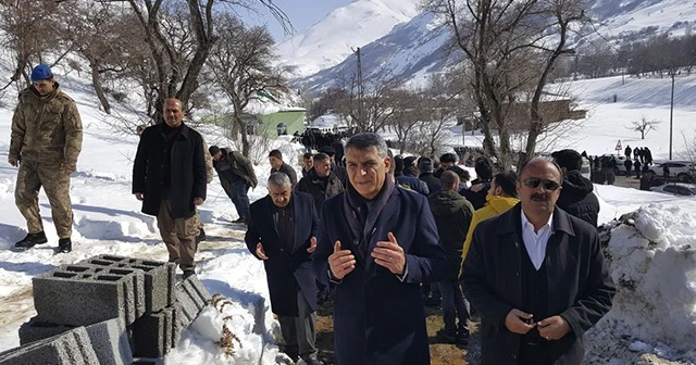 Trafik kazasında hayatını kaybeden aynı aileden 4 kişi toprağa verildi