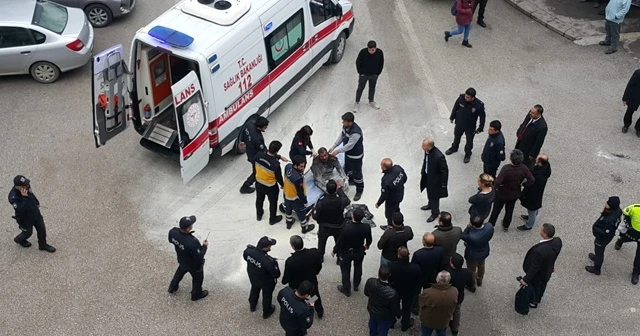 Valilik önünde kendini yaktı
