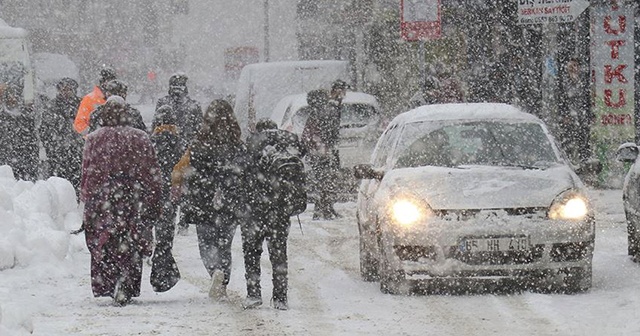 Van&#039;da yoğun kar nedeniyle kriz merkezi kuruldu