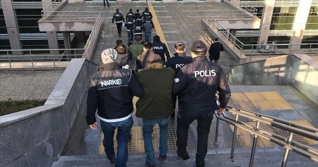 Yurt genelinde son bir haftadaki narkotik operasyonlarında 842 kişi yakalandı