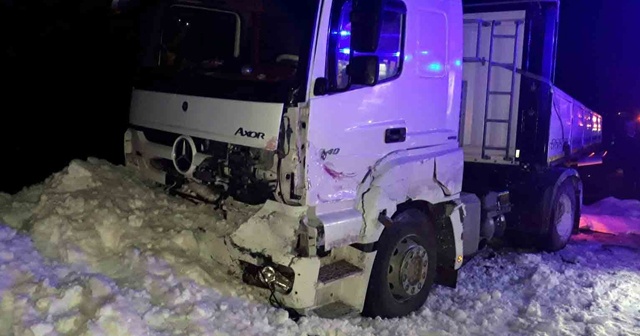 Zincirleme trafik kazası: 2 ölü, 3 yaralı