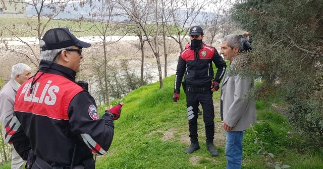 &#039;Ölmek mi istiyorsunuz?&#039; diye uyardığı yaşlıları kolonya sıkarak evlerine gönderdi