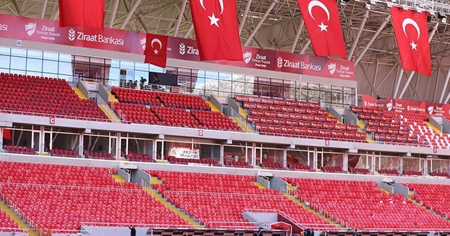 4 Eylül Stadyumu bayraklarla donatıldı