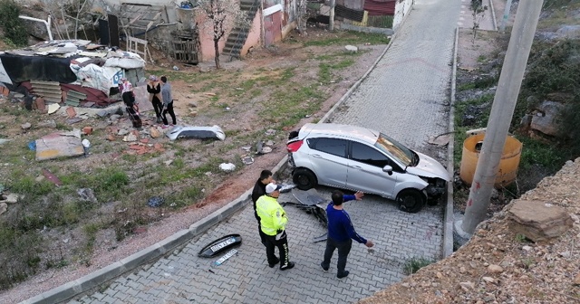 40 metrelik duvardan alt yola uçan aracın sürücüsü kazayı ucuz atlattı