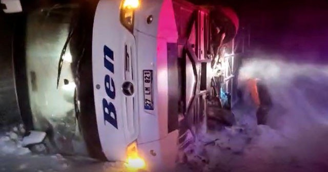 Afyonkarahisar’da yolcu otobüsü devrildi: 37 yaralı