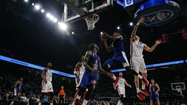 Anadolu Efes, Olympiakos&#039;u yendi