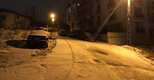 Ankara’ya Mart ayında kar yağdı