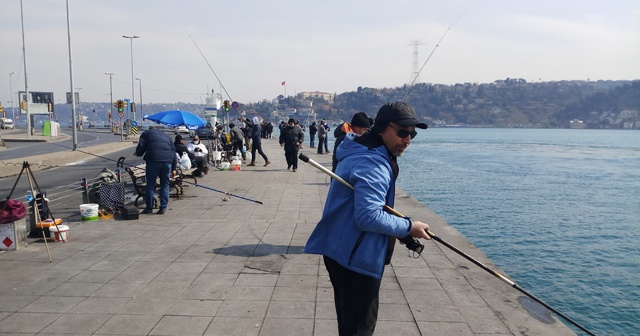 Balıkçılar Arnavutköy sahiline akın etti