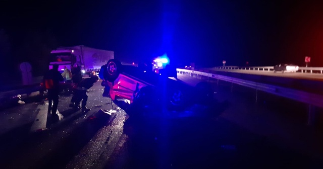 Bariyere çarpan otomobil takla attı: 1 ölü, 3 yaralı