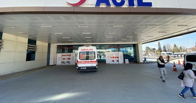 Baş ağrısı şikayetiyle geldiği hastanede doktora saldırdı