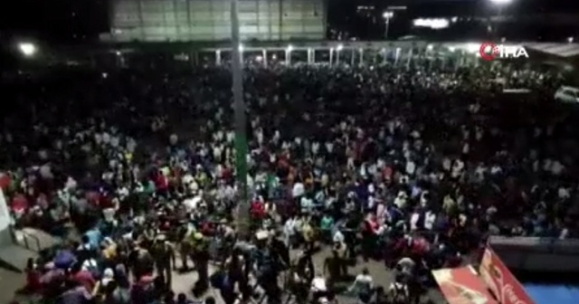 Binlerce işçi, otobüs terminalinde bekletildi