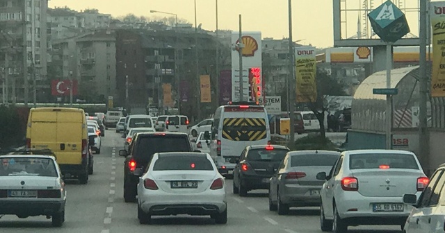 Bu fotoğraflar Bursa&#039;da çekildi! Güneşi gören aracıyla sokağa çıktı