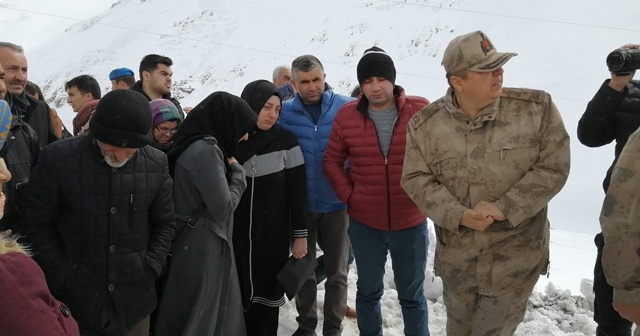 Çığ felaketinde şehit düşen askerlerin aileleri facia bölgesinde