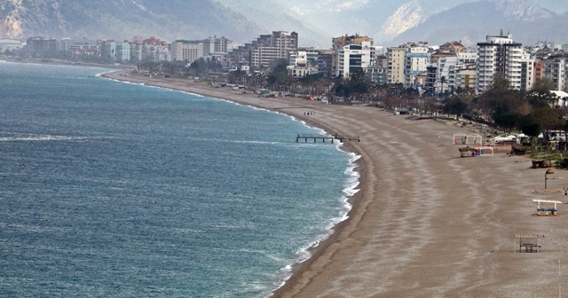 Dünyaca ünlü sahil bomboş kaldı