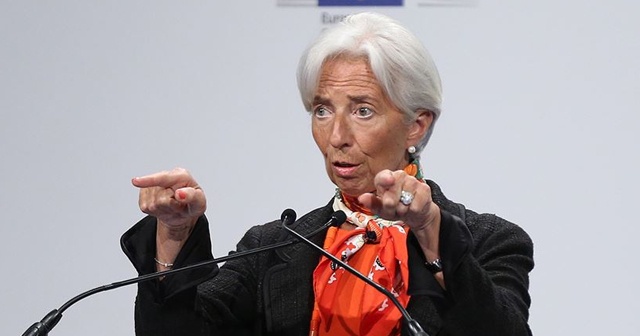 ECB Başkanı Lagarde: &quot;Avro Bölgesi için riskler aşağı yönlü, Kovid-19 büyümeyi olumsuz etkiliyor&quot;