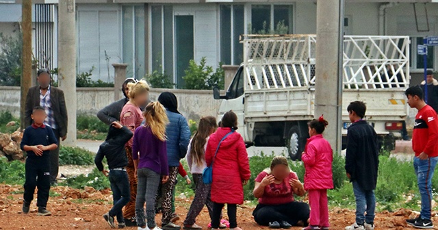 Ehliyetsiz sürücü ile yakınları ortalığı savaş alanına çevirdi