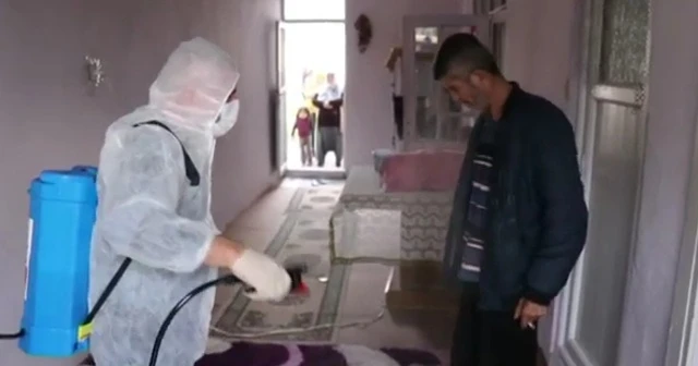 Ekipler vatandaşları da dezenfekte etti