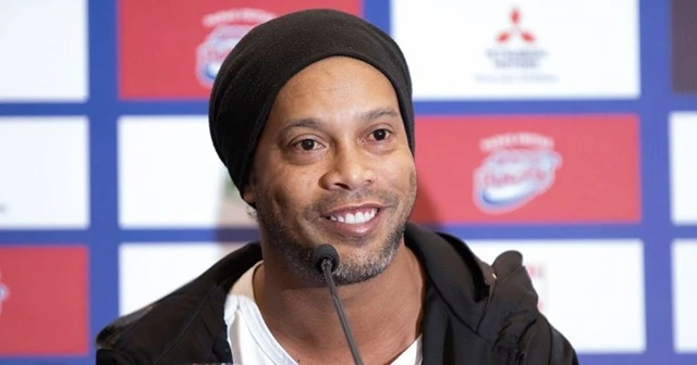 Eski yıldız futbolcu Ronaldinho Paraguay&#039;da tutuklandı