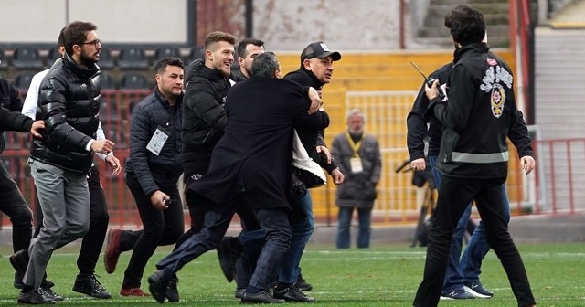 Fatih Karagümrük - Altay maçının ardından saha karıştı