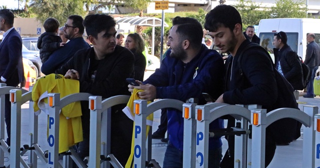 Fenerbahçe’ye Antalya’da taraftar şoku