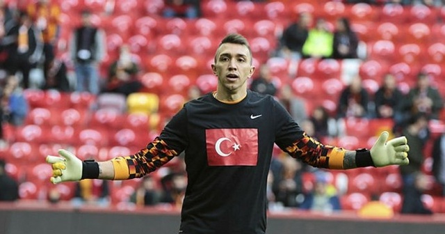 Fernando Muslera&#039;dan örnek davranış! Maaşını şehit ailelerine bağışladı