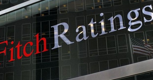 Fitch İngiltere&#039;nin kredi notunu düşürdü