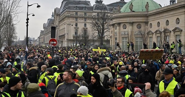 Fransa&#039;da sarı yelekliler gösteri yasağına rağmen sokaklara çıktı