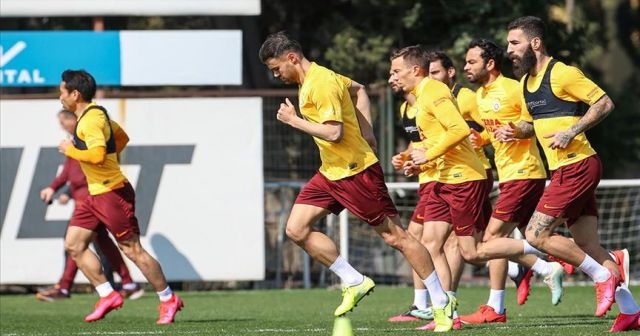 Galatasaray derbi hazırlıklarına iki eksikle devam etti