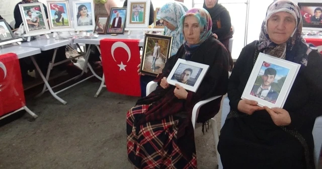 HDP önündeki ailelerin evlat nöbeti 182'nci gününde