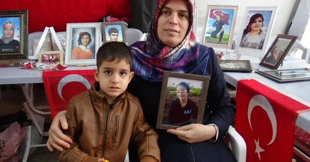 HDP önündeki evlat nöbetine bir aile daha katıldı