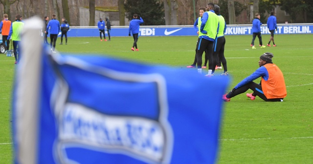 Herhta Berlin&#039;de bir futbolcuda korona virüs görüldü