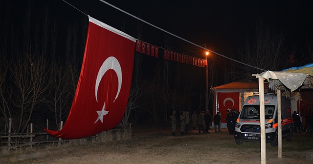 İdlib şehidi Uzman Çavuş Fatih Kara&#039;nın ailesine acı haber verildi