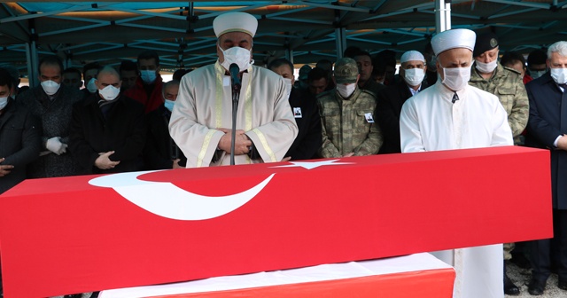 İdlib şehidinin cenaze töreninde koronavirüs tedbirleri