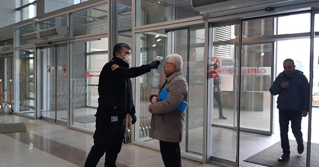 İstanbul Adliyesi’nde ateş ölçerli korona virüs önlemi