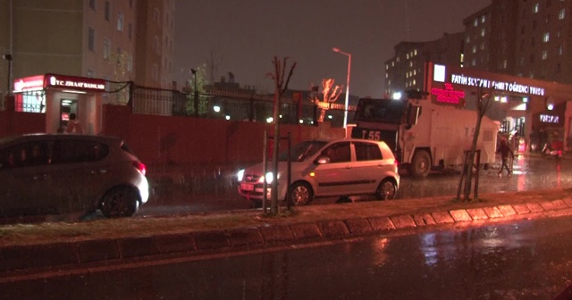 İstanbul&#039;da akşam saatlerinde dolu yağışı etkili oldu
